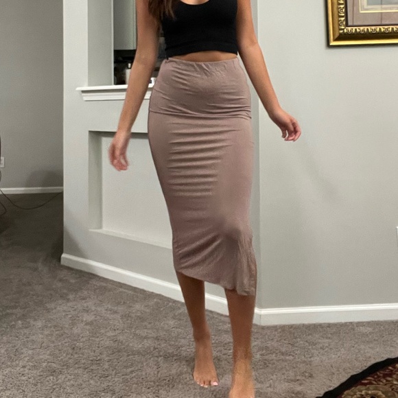 EUC Tan Form Fitting Skirt with Side Slit - Picture 4 of 6